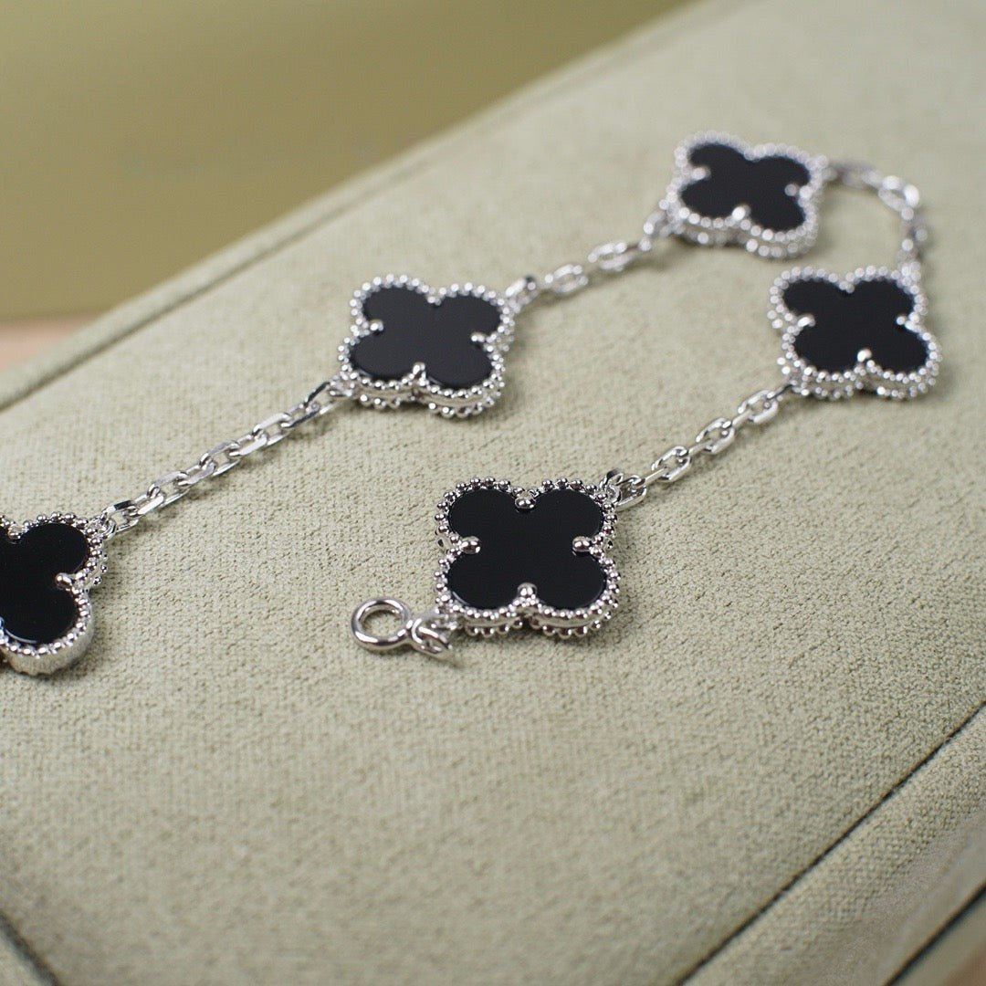 [Leaves]LUCKY CLOVER 5-MOTIF BRACELET - BLACK OXNY COLLECTION