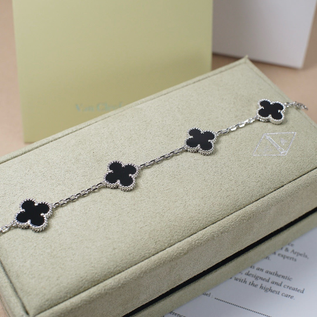 [Leaves]LUCKY CLOVER 5-MOTIF BRACELET - BLACK OXNY COLLECTION