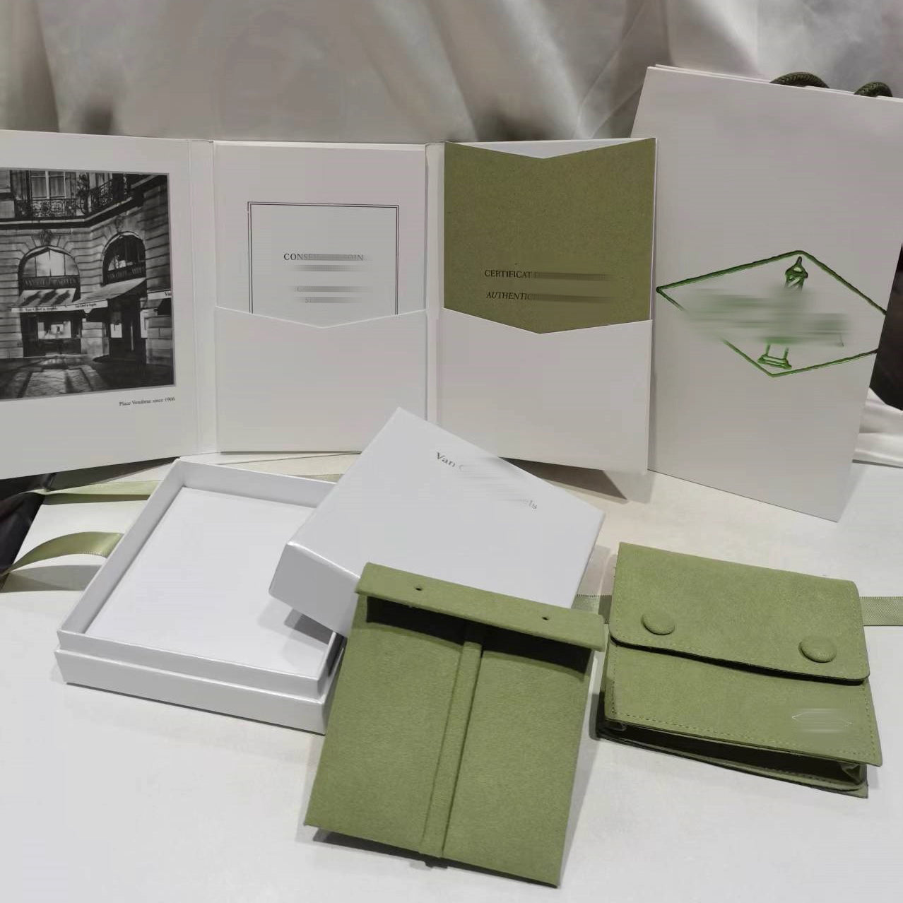 [Leaves]CLOVER BRAND JEWELRY BOX