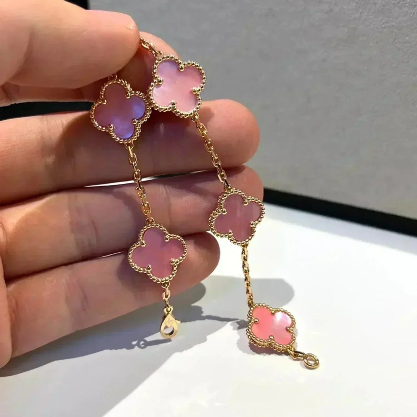 [Leaves]LUCKY CLOVER 5-MOTIF BRACELET - PINK MOTHER-OF-PEARL COLLECTION