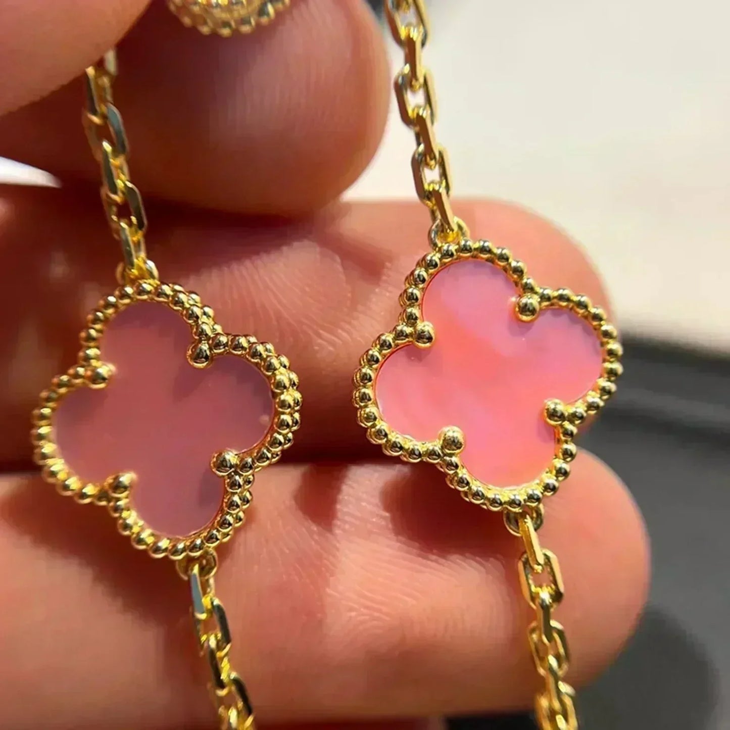 [Leaves]LUCKY CLOVER 5-MOTIF BRACELET - PINK MOTHER-OF-PEARL COLLECTION