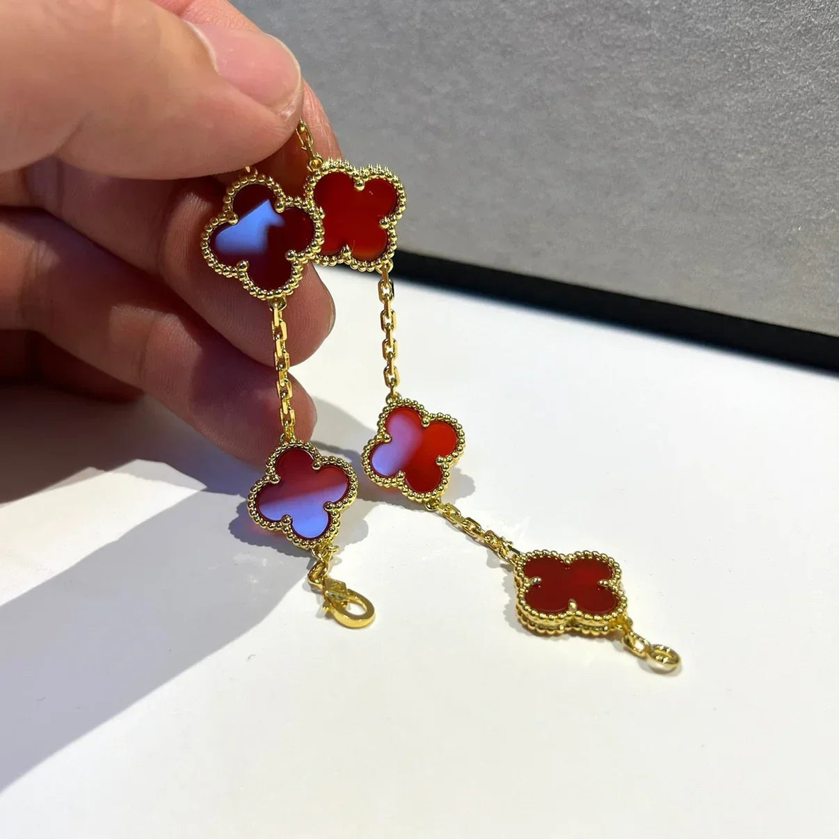 [Leaves]LUCKY CLOVER 5-MOTIF BRACELET - RED CARNELIAN COLLECTION