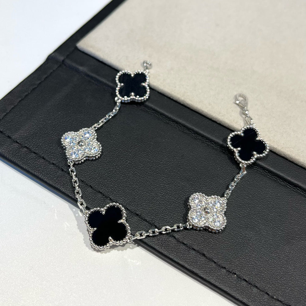 [Leaves]LUCKY CLOVER 5-MOTIF BRACELET - BLACK OXNY COLLECTION