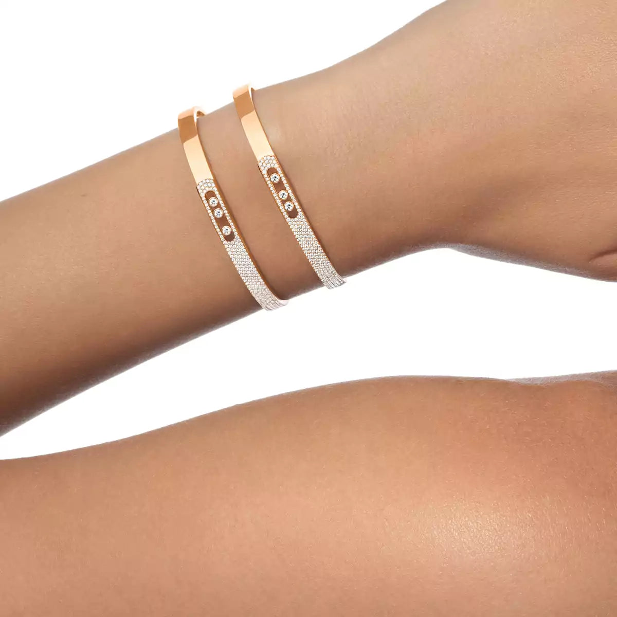 [Leaves]MOVE NOA PAVÉ DIAMOND BANGLE BRACELET