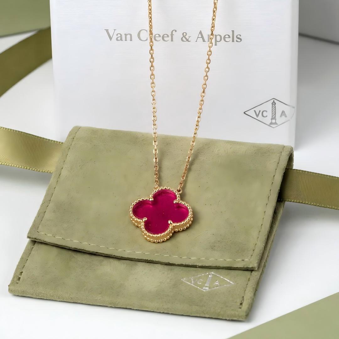 [Leaves] NEW CLOVER 15MM PINK ENAMEL NECKLACE