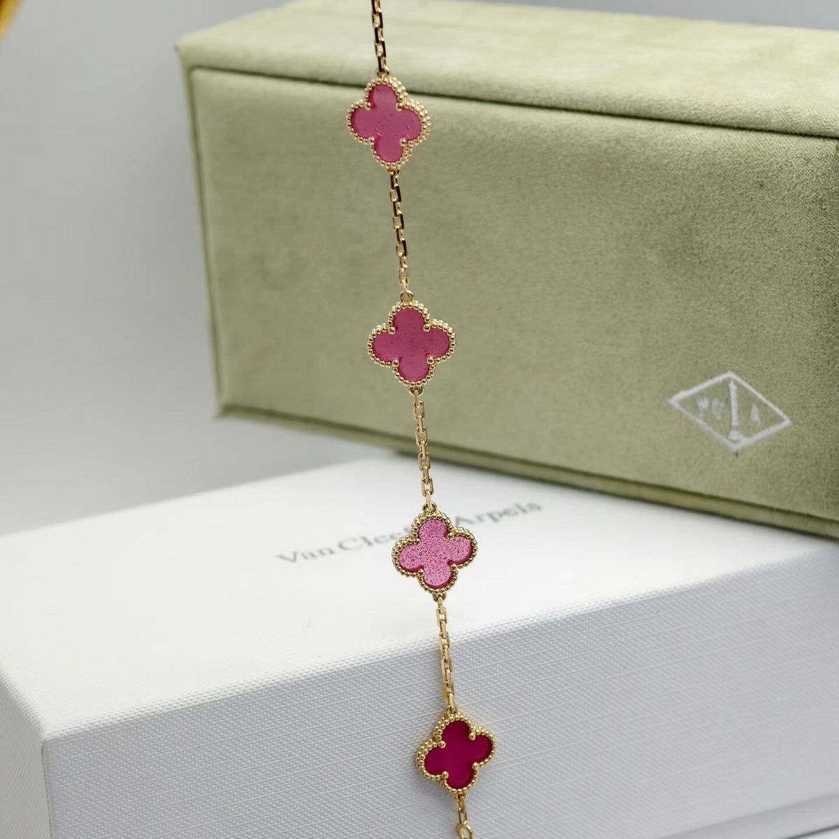 [Leaves]NEW CLOVER 5 MOTIFS PINK ENAMEL BRACELET