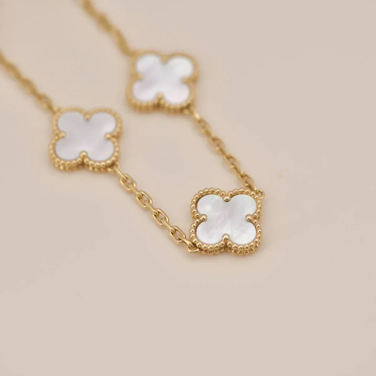 [Leaves]LUCKY CLOVER 5-MOTIF BRACELET - WHITE MOTHER-OF-PEARL COLLECTION