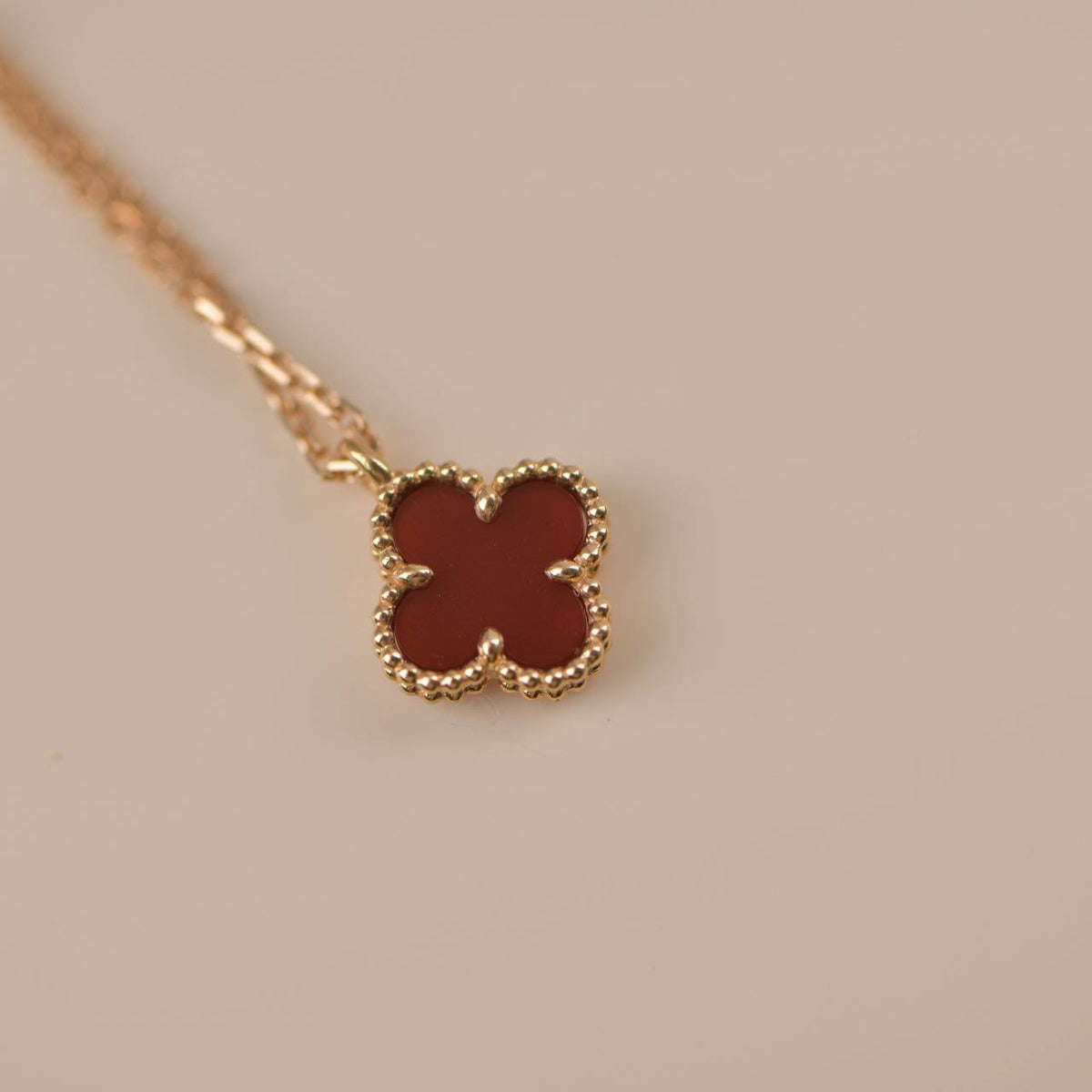 [Leaves]CLOVER MINI 9.5MM WHITE CARNELIANS NECKLACE