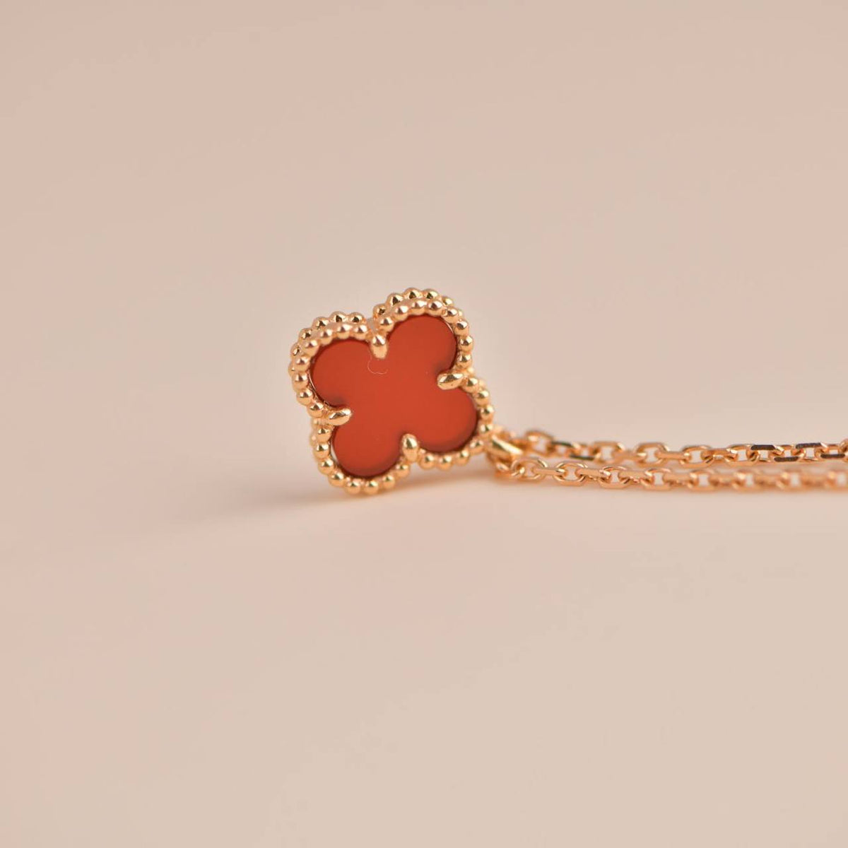 [Leaves]CLOVER MINI 9.5MM WHITE CARNELIANS NECKLACE