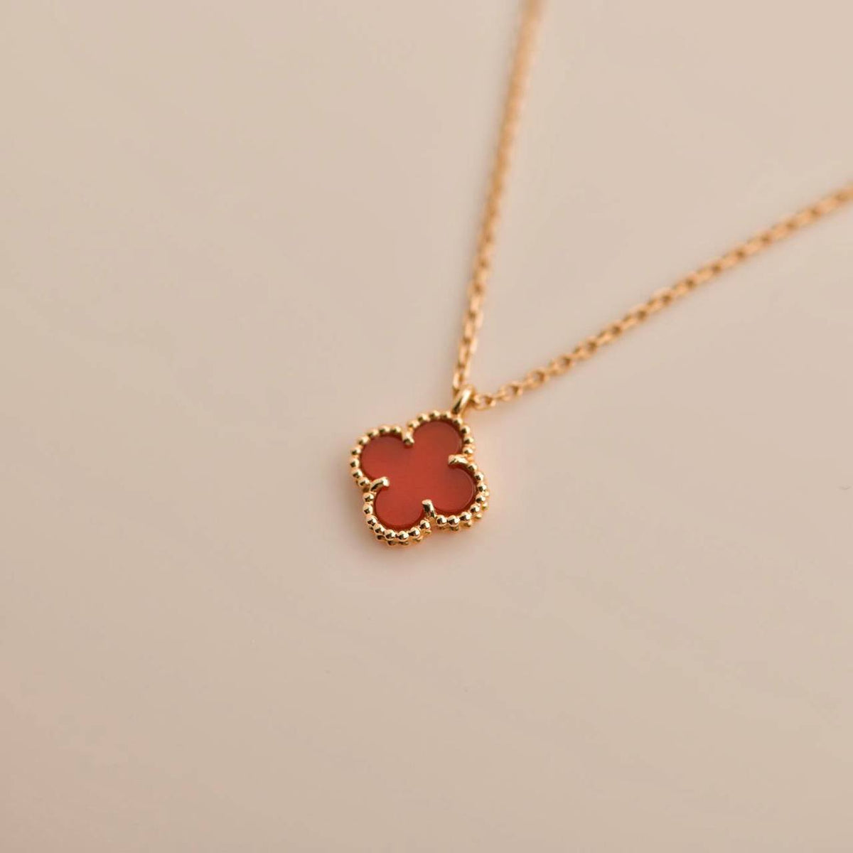 [Leaves]CLOVER MINI 9.5MM WHITE CARNELIANS NECKLACE