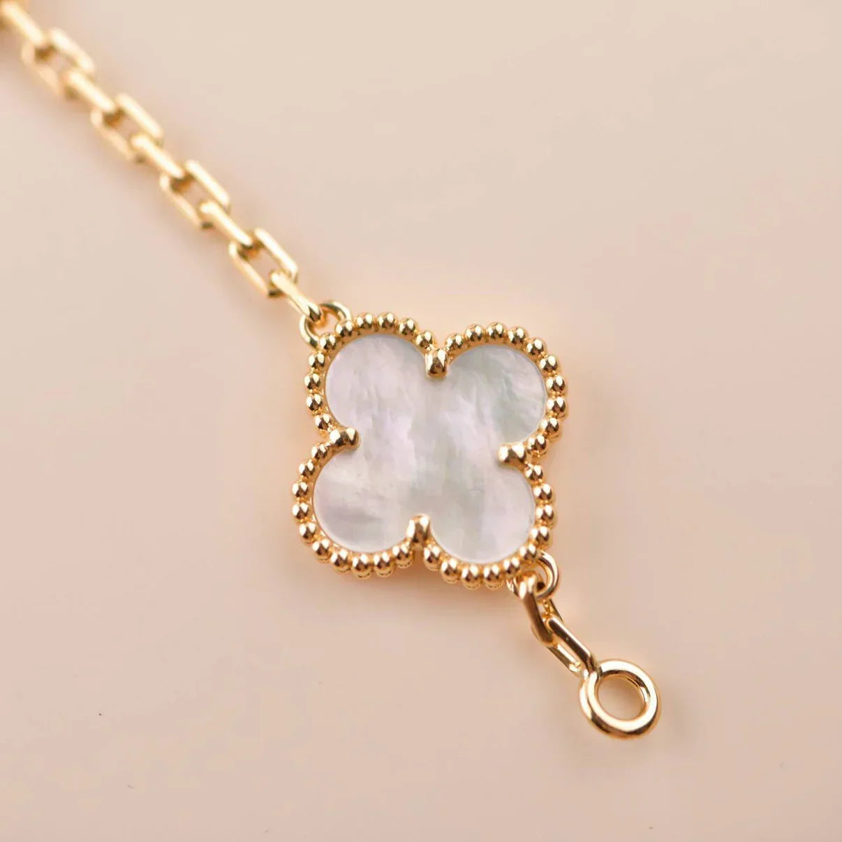 [Leaves]LUCKY CLOVER 5-MOTIF BRACELET - WHITE MOTHER-OF-PEARL COLLECTION