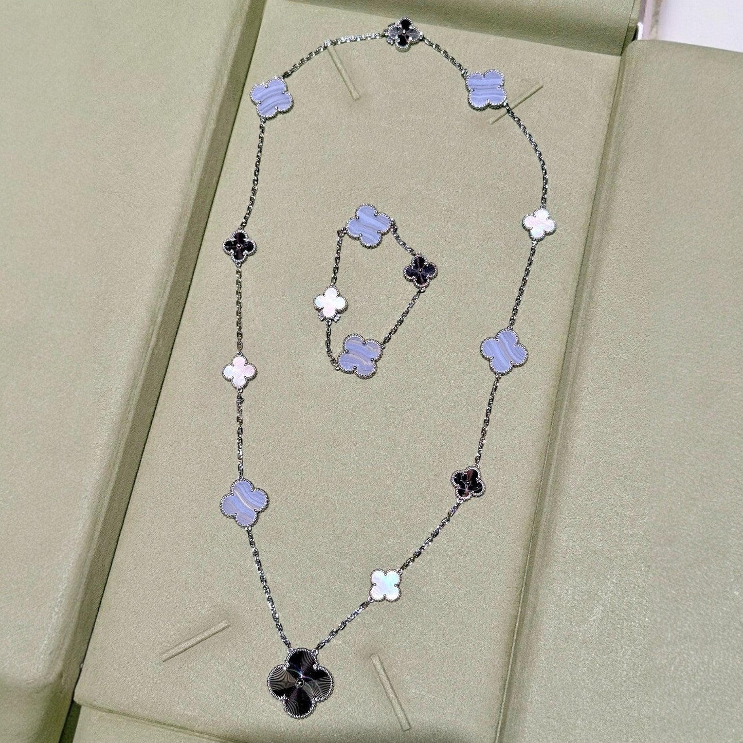 [Leaves]DETACHABLE 15-MOTIF CLOVER STATEMENT SET - PURPLE CHALCEDONY & LASER