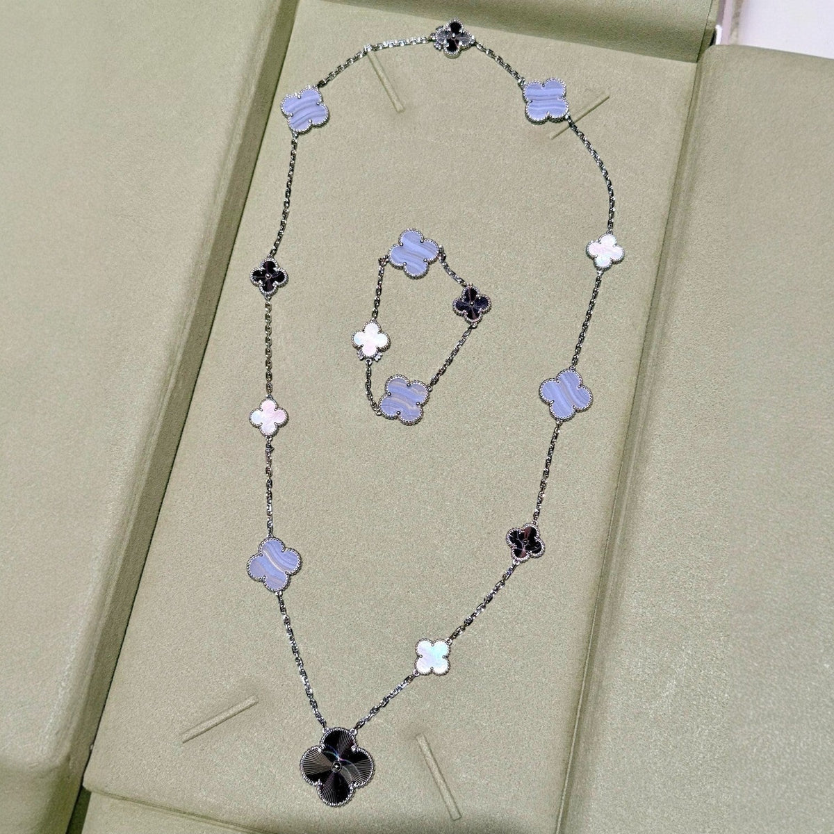 [Leaves]DETACHABLE CLOVER 15(11+4) FLOWER SILVER NECKLACE SET