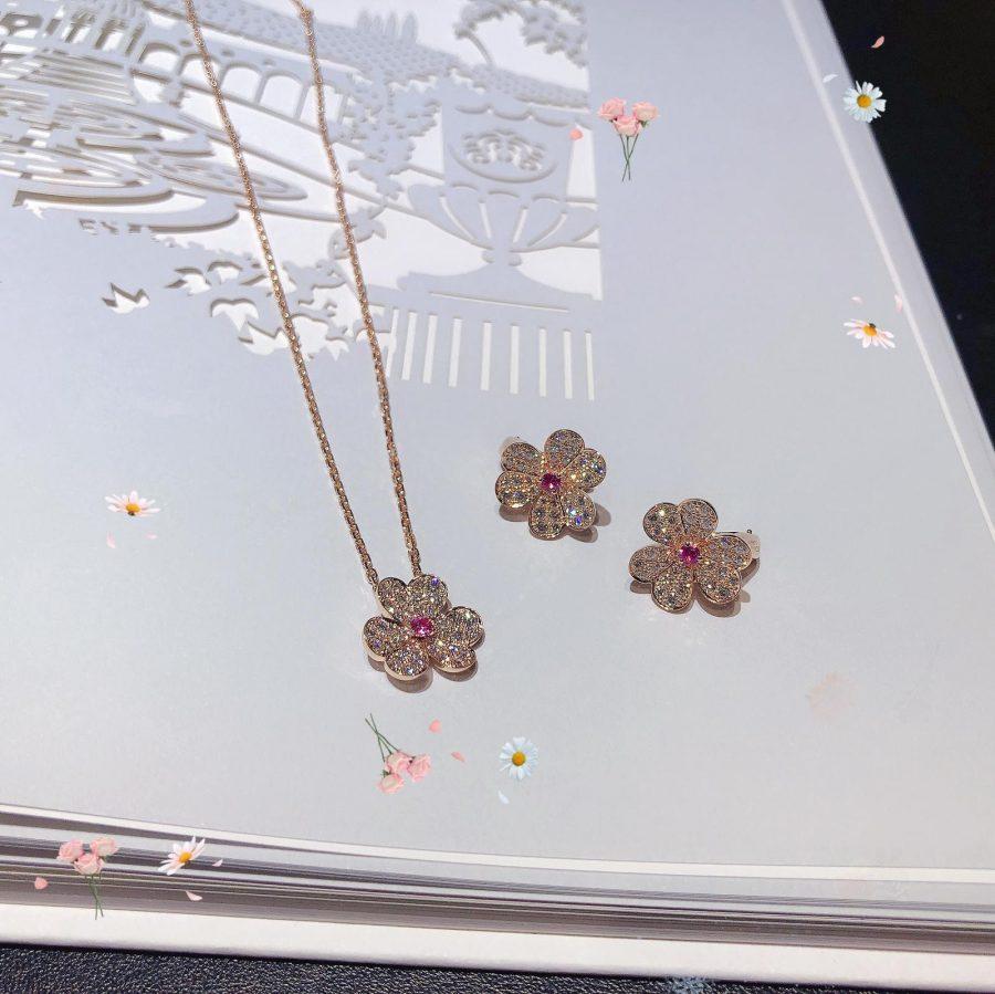 [Leaves]PAVÉ DIAMOND BUTTERFLY CHARM NECKLACE