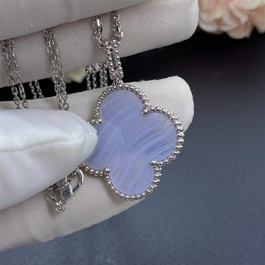 [Leaves]CLOVER SILVER CHALCEDONY BIG CLOVER NECKLACE