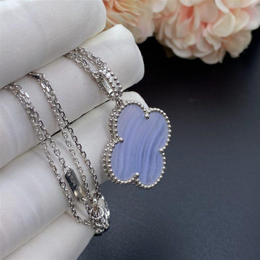 [Leaves]CLOVER SILVER CHALCEDONY BIG CLOVER NECKLACE