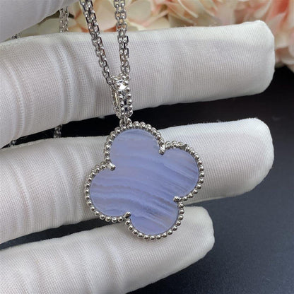 [Leaves]CLOVER SILVER CHALCEDONY BIG CLOVER NECKLACE