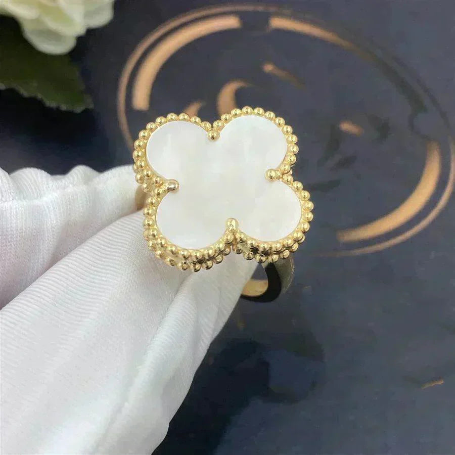 [Leaves]CLOVER WHITE MOP RING