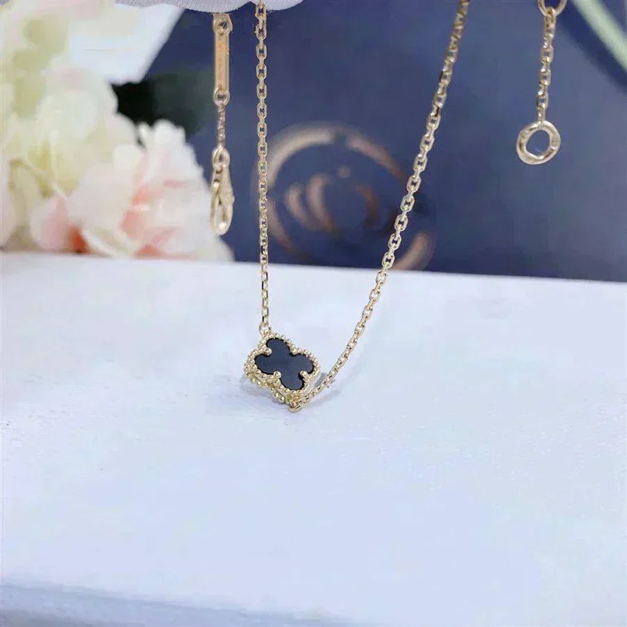 [Leaves]CLOVER ONYX SINGLE FLOWER BRACELET