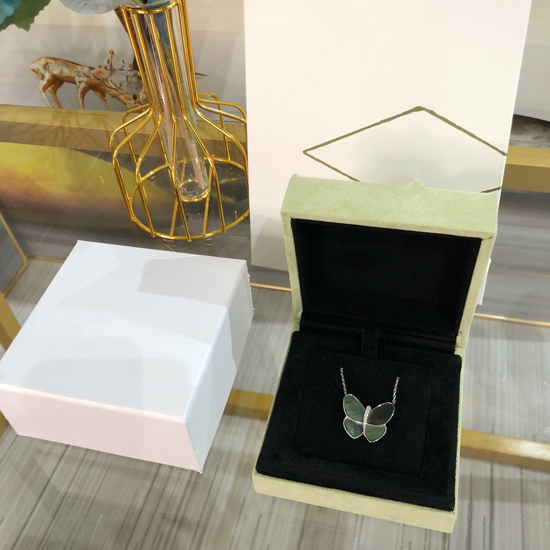 [Leaves]LARGE BUTTERFLY SILVER PENDANT DIAMOND NECKLACE