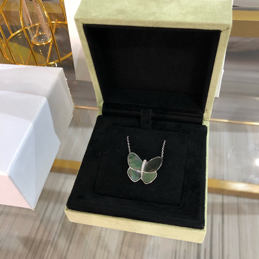 [Leaves]LARGE BUTTERFLY SILVER PENDANT DIAMOND NECKLACE