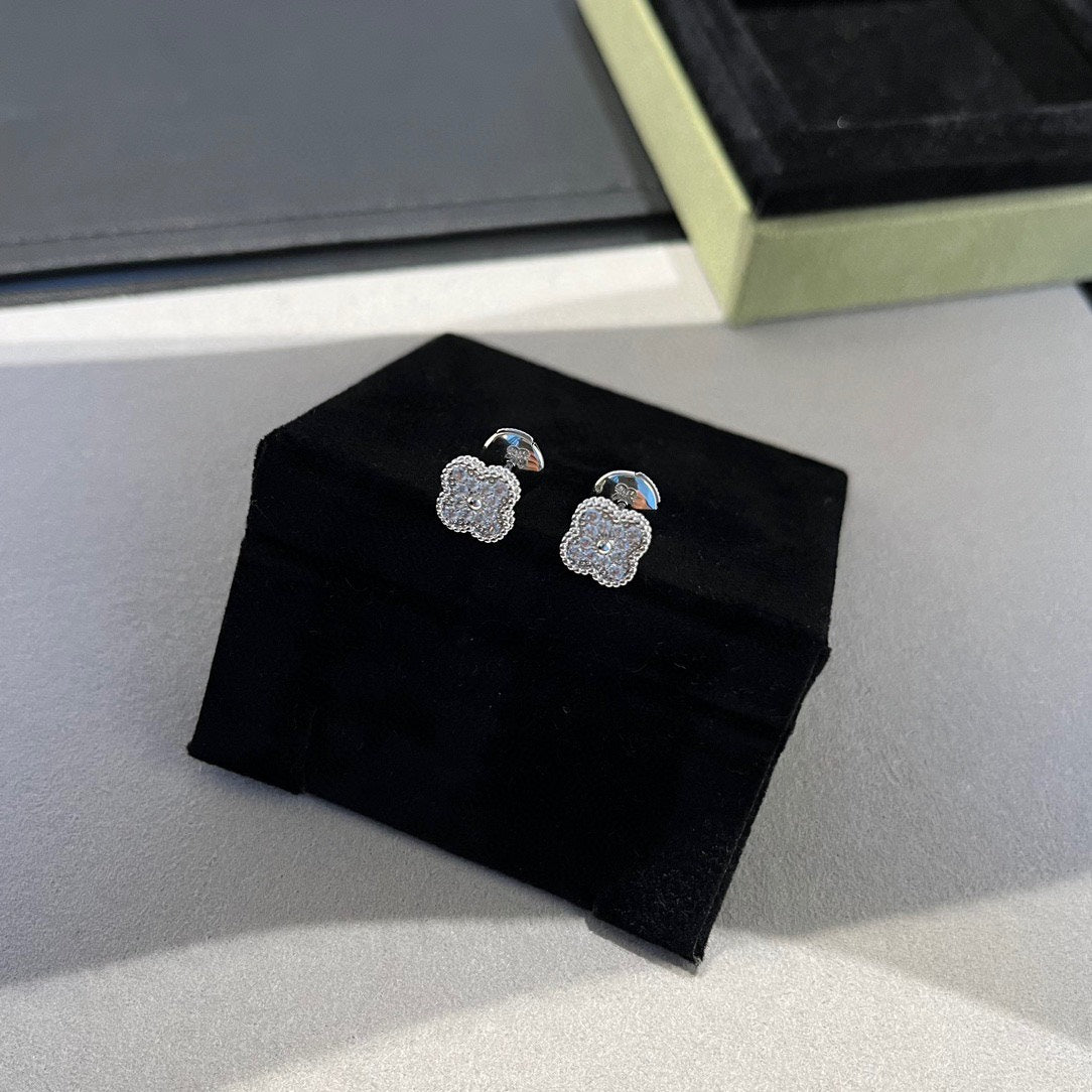 [Leaves]CLOVER MINI DIAMOND STUD EARRINGS
