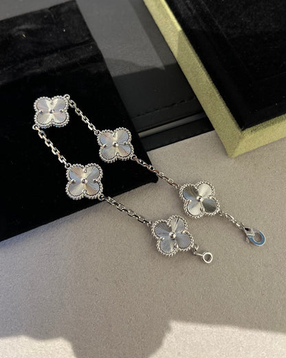 [Leaves]LUCKY CLOVER 5-MOTIF BRACELET - LASER COLLECTION