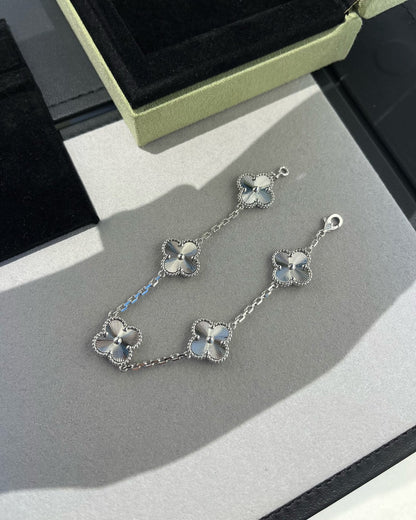 [Leaves]LUCKY CLOVER 5-MOTIF BRACELET - LASER COLLECTION